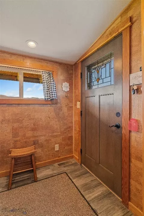 Entry Way - Undisclosed, Townsend, MT 59644 photo 3 of 6