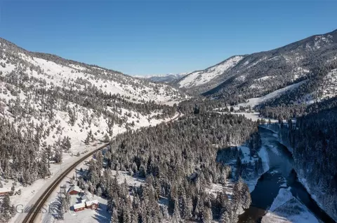 48295 Gallatin Rd, Gallatin Gateway, MT 59730