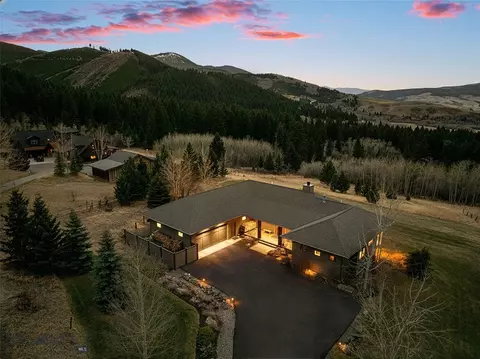 303 S Big Elk Meadow Rd, Gallatin Gateway, MT 59730