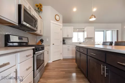 Kitchen - 287 Stephanie Ln, Bozeman, MT 59718 photo 4 of 5