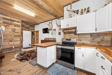 Kitchen - 75 Apex W, Dillon, MT 59725 photo 6 of 7