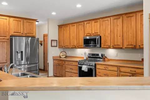 Kitchen - 67 Upper Rainbow Rd, Bozeman, MT 59718 photo 5 of 8