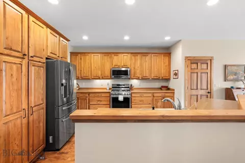 Kitchen - 67 Upper Rainbow Rd, Bozeman, MT 59718 photo 7 of 8