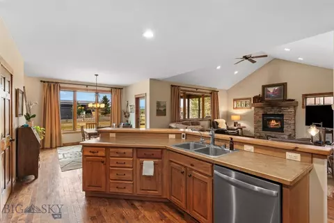 Kitchen - 67 Upper Rainbow Rd, Bozeman, MT 59718 photo 3 of 8