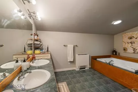Bath - 91 E Allison Ave, Belgrade, MT 59714 photo 4 of 9