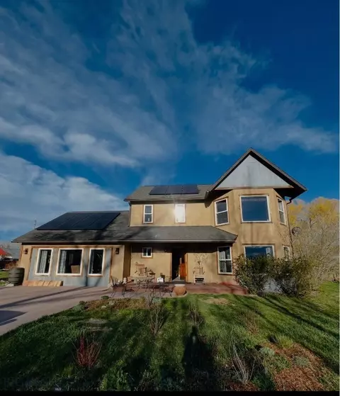 402 2nd Ave N, Clyde Park, MT 59018