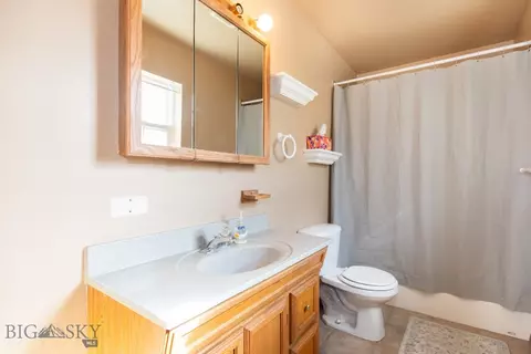 Bath - 620 3rd Ave W, Three Forks, MT 59752 photo 3 of 4