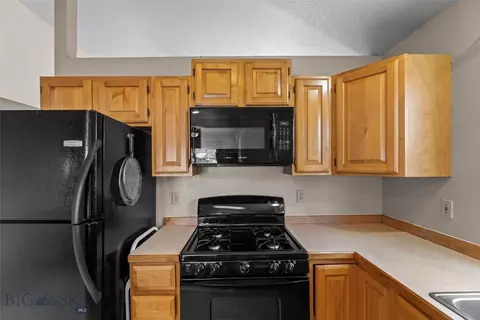 Kitchen - 113 10th St, Belgrade, MT 59714 photo 2 of 2