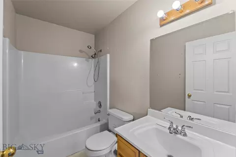 Bath - 113 10th St, Belgrade, MT 59714 photo 3 of 3