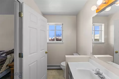 Bath - 113 10th St, Belgrade, MT 59714 photo 1 of 3