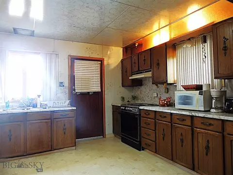 Kitchen - 2211 Walnut St, Butte, MT 59701 photo 2 of 3