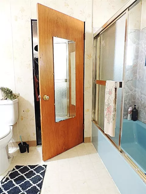 Bath - 2211 Walnut St, Butte, MT 59701 photo 1 of 2