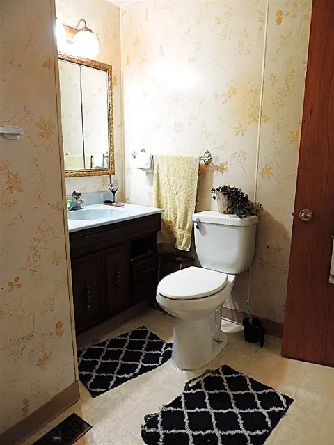 Bath - 2211 Walnut St, Butte, MT 59701 photo 2 of 2