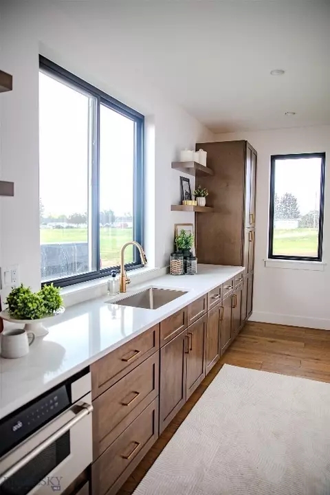 Kitchen - 374 Cushing Ln, Manhattan, MT 59741 photo 4 of 6