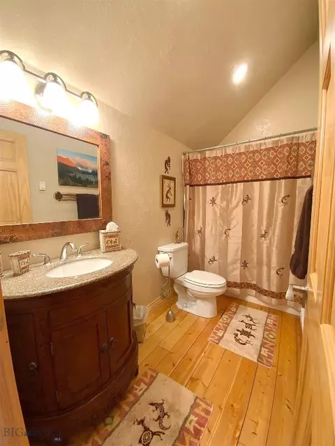 Bath - 100 Peacemaker Rd, Bozeman, MT 59715 photo 2 of 7