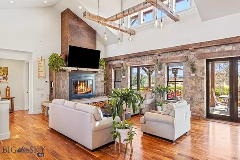 Living - 31 Haystack Dr, Bozeman, MT 59718 photo 2 of 7