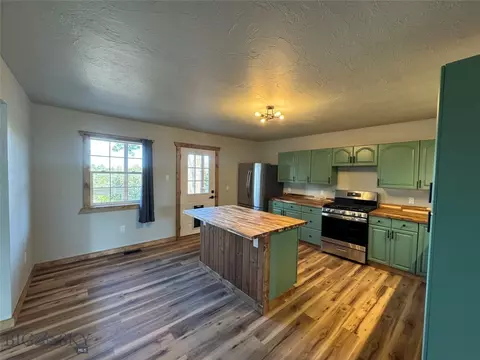 Kitchen - 503 Stephens Hill Rd, Reed Point, MT 59069 photo 2 of 6