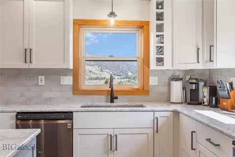 Kitchen - 67658 Mt-43 Hwy, Wise River, MT 59762 photo 6 of 8