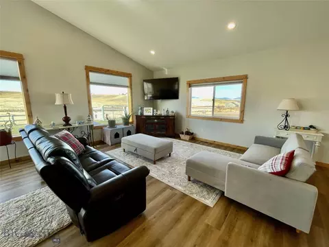 Living - 50 Tanager Ln, Dillon, MT 59725 photo 6 of 6