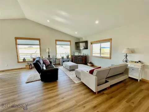 Living - 50 Tanager Ln, Dillon, MT 59725 photo 5 of 6