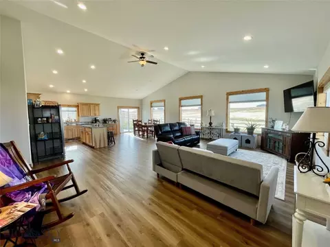 Living - 50 Tanager Ln, Dillon, MT 59725 photo 3 of 6