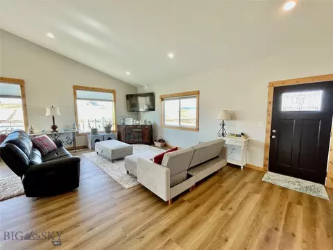 Living - 50 Tanager Ln, Dillon, MT 59725 photo 1 of 6