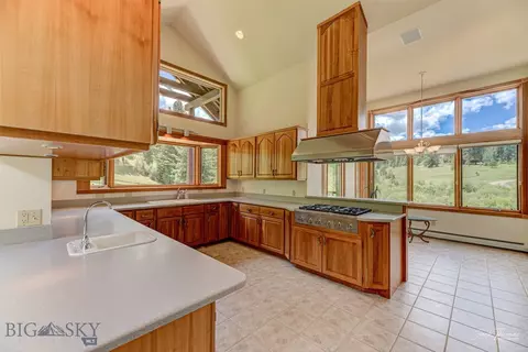 Kitchen - 19 September Dr, Clancy, MT 59634 photo 5 of 7