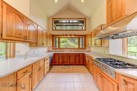 Kitchen - 19 September Dr, Clancy, MT 59634 photo 3 of 7