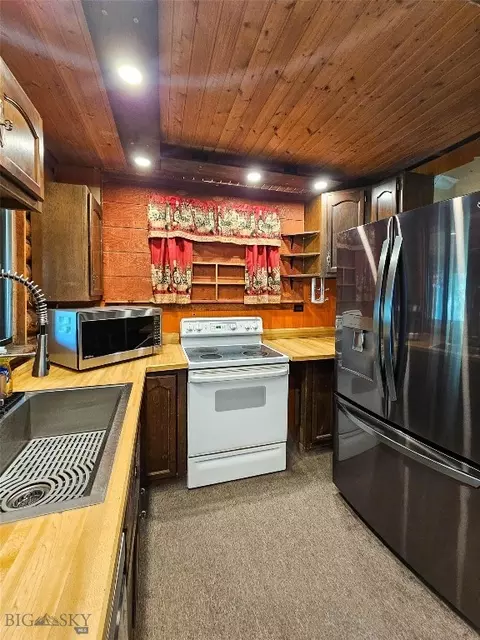 Kitchen - 84 Hwy 191, Big Timber, MT 59011 photo 3 of 5