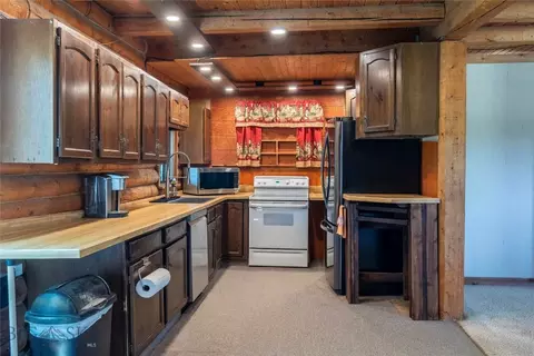 Kitchen - 84 Hwy 191, Big Timber, MT 59011 photo 4 of 5