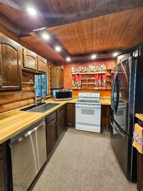 Kitchen - 84 Hwy 191, Big Timber, MT 59011 photo 2 of 5