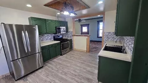 Kitchen - 5 Front St, Alder, MT 59710 photo 4 of 6