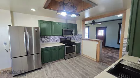 Kitchen - 5 Front St, Alder, MT 59710 photo 5 of 6