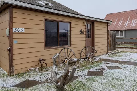 305 1st Ave N, Clyde Park, MT 59018