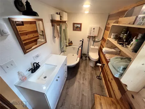 Bath - 7535 Birch Creek Rd, Dillon, MT 59725 photo 1 of 2