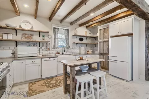 Kitchen - 314 Cedar St, Manhattan, MT 59741 photo 2 of 7
