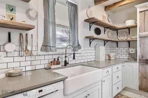 Kitchen - 314 Cedar St, Manhattan, MT 59741 photo 4 of 7