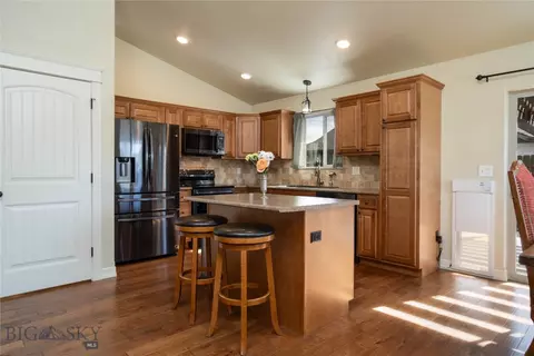 Kitchen - 1530 Powers Blvd, Belgrade, MT 59714 photo 2 of 2