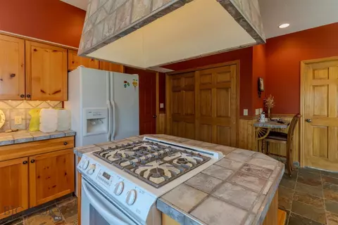 Kitchen - 52 Eastep Ln, Livingston, MT 59047 photo 4 of 5