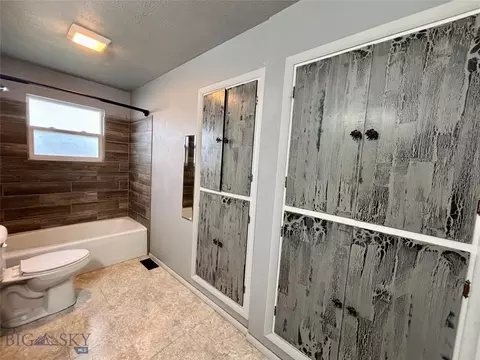 Bath - 915 E Reeder St, Dillon, MT 59725 photo 2 of 3