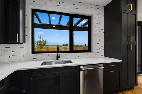 Kitchen - 2939 S 30th Ave, Bozeman, MT 59718 photo 5 of 10