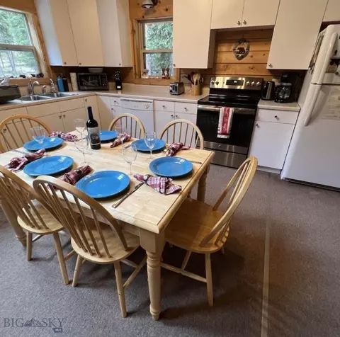 Dining - 10 Arrowpoint, Silver Gate, MT 59081 photo 1 of 2