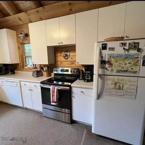 Kitchen - 10 Arrowpoint, Silver Gate, MT 59081 photo 2 of 2