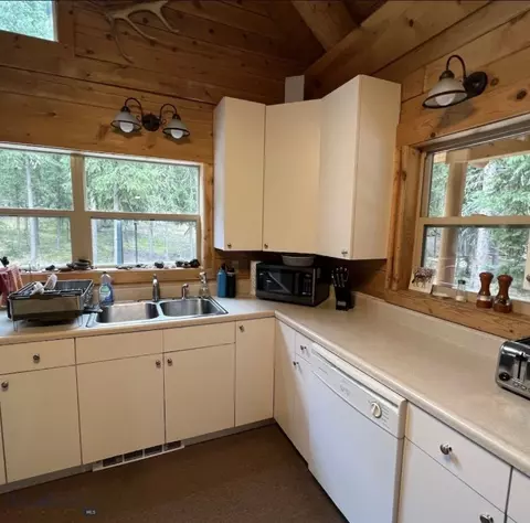 Kitchen - 10 Arrowpoint, Silver Gate, MT 59081 photo 1 of 2