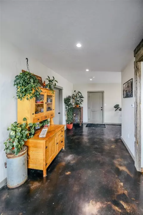 Entry Way - 22869 Mt Highway 278, Dillon, MT 59725 photo 3 of 5