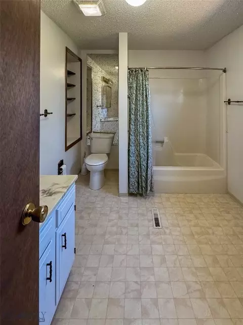Bath - 2 Robinson St #2 S, Scobey, MT 59263 photo 2 of 3