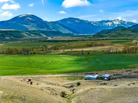 158 Dry Creek Rd S, Emigrant, MT 59027
