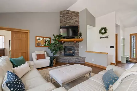16 Harvester Ln, Belgrade, MT 59714