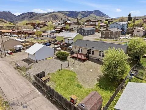 320 Spring St, Gardiner, MT 59030 photo 2