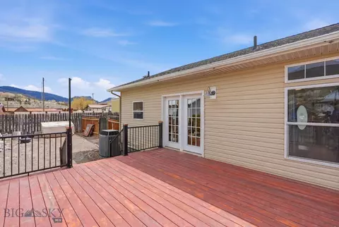 320 Spring St, Gardiner, MT 59030 photo 8